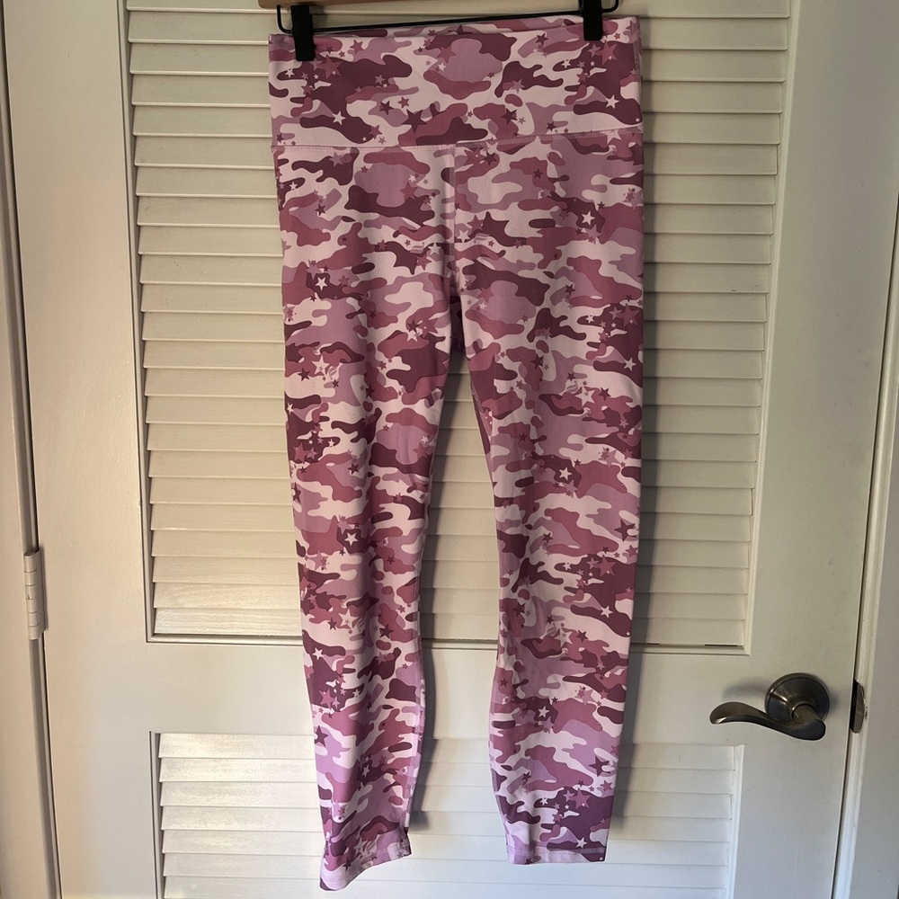 Fabletics High-Waisted Camo Powerhold 7/8 length legging